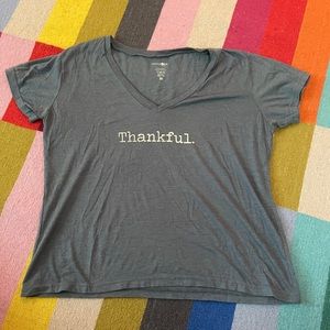 natural life gray “Thankful.” comfy tee! women’s size M